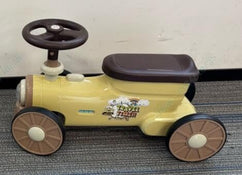 Kids Foot-to-Floor Sliding Car with Train Whistle Sound